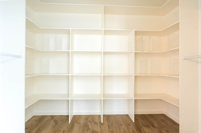 Building Photo - 1894 Pyramid Creek Dr