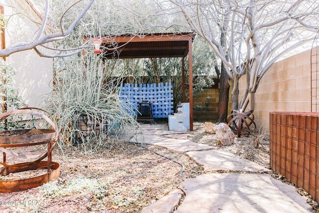 Building Photo - 1651 N Pima Ct