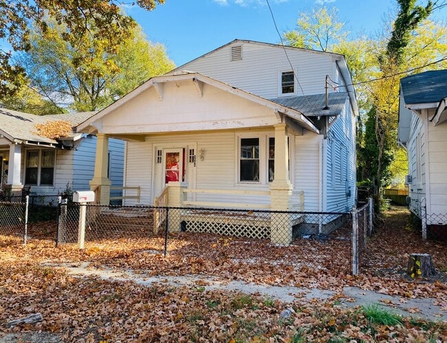 Building Photo - Very Spacious 5bdrm/2bth Bungalow Located in South Richmond w/Privacy Fenced Back Yard!!