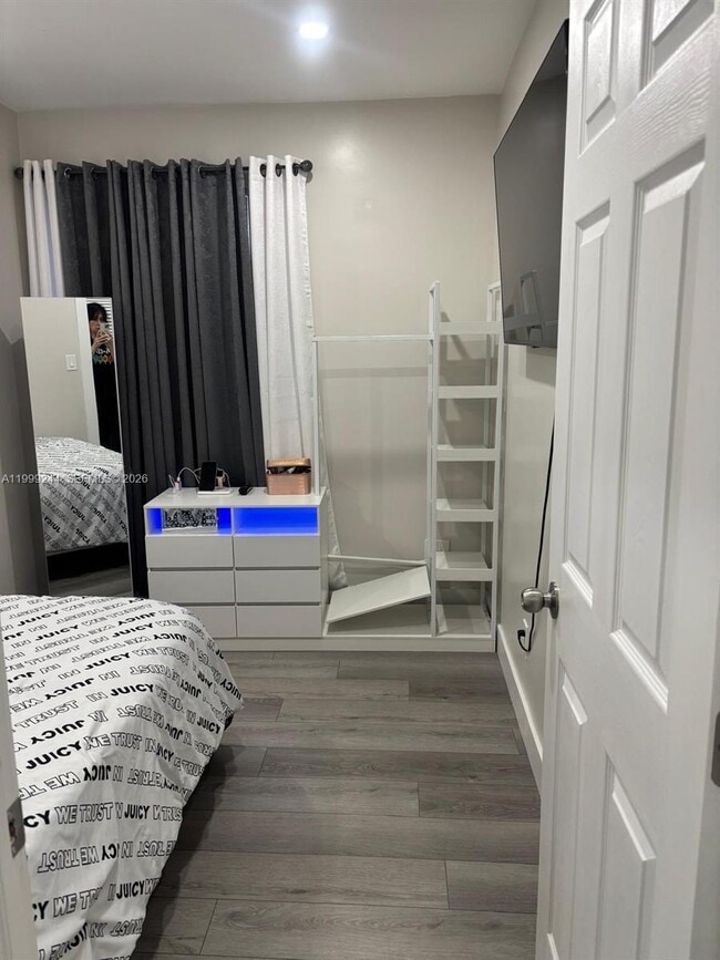 Building Photo - 434 Tamiami Blvd