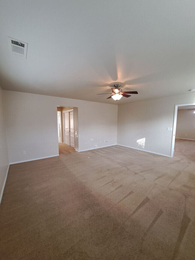 Building Photo - Spacious 2-Story Fresno Home with Bonus Room!