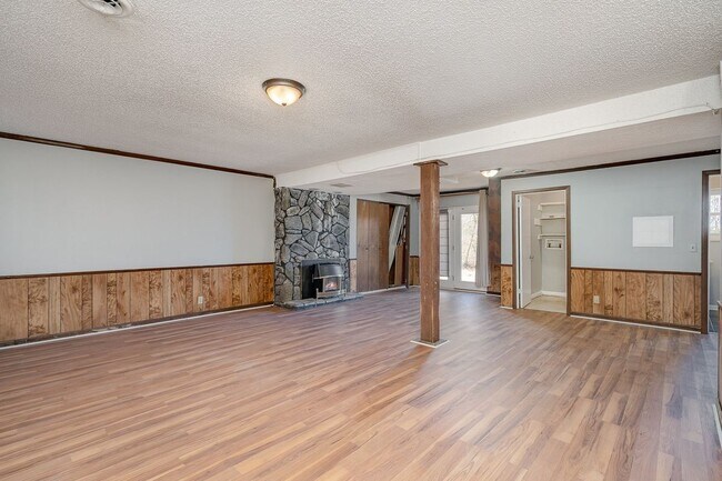Building Photo - 5510 Country Dr