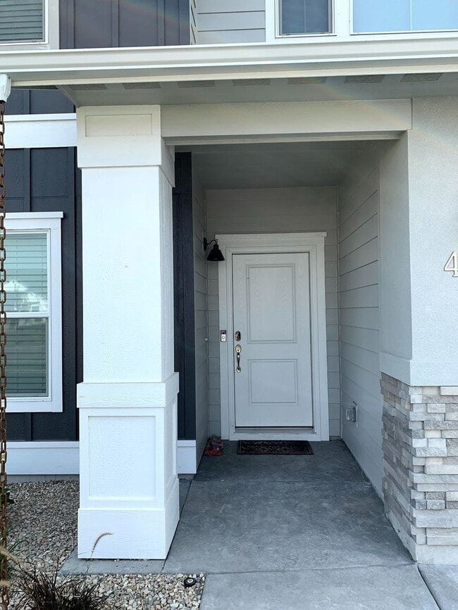 Building Photo - 4 bedrooms upstairs PLUS an OFFICE on the ...