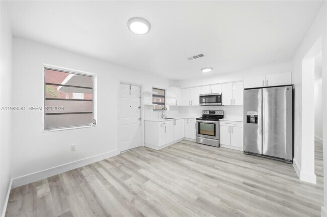 Building Photo - 1781 SW 13th St