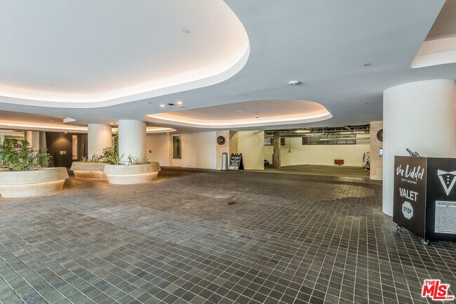 Building Photo - 10777 Wilshire Blvd
