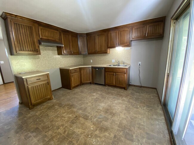Building Photo - 4725 S Shallow Brook Dr