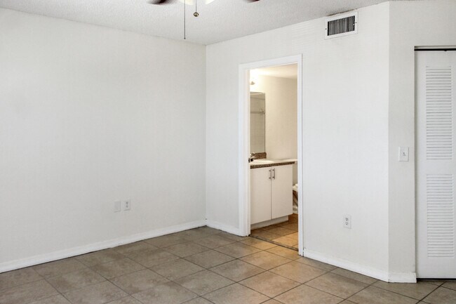 Building Photo - 5065 Wiles Rd