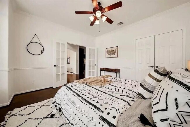 Building Photo - 8133 Tranquil Lake Way