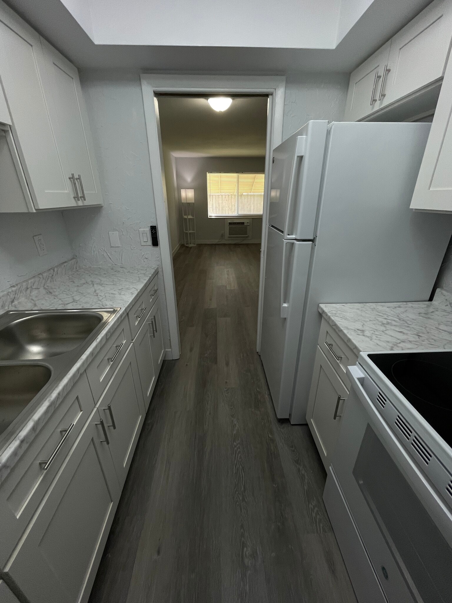 Building Photo - 1350 E Sample Rd