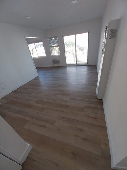 Building Photo - 1541 N Formosa Ave