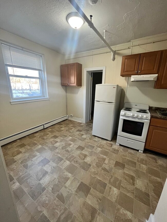 Building Photo - 423 Pelham St