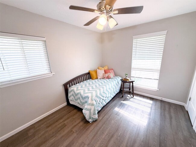 Building Photo - 307 Bellmar Ln