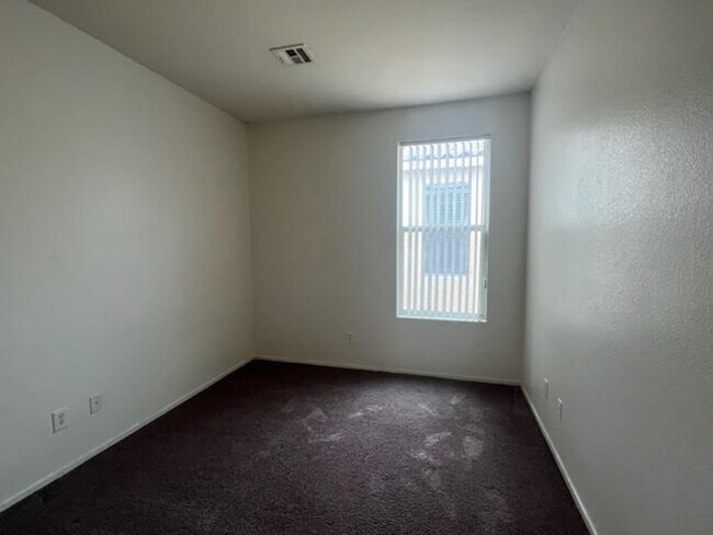 Building Photo - Great single story 3 bedroom house for rent!