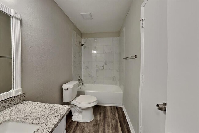 Building Photo - 11818 Sandy Stream Dr