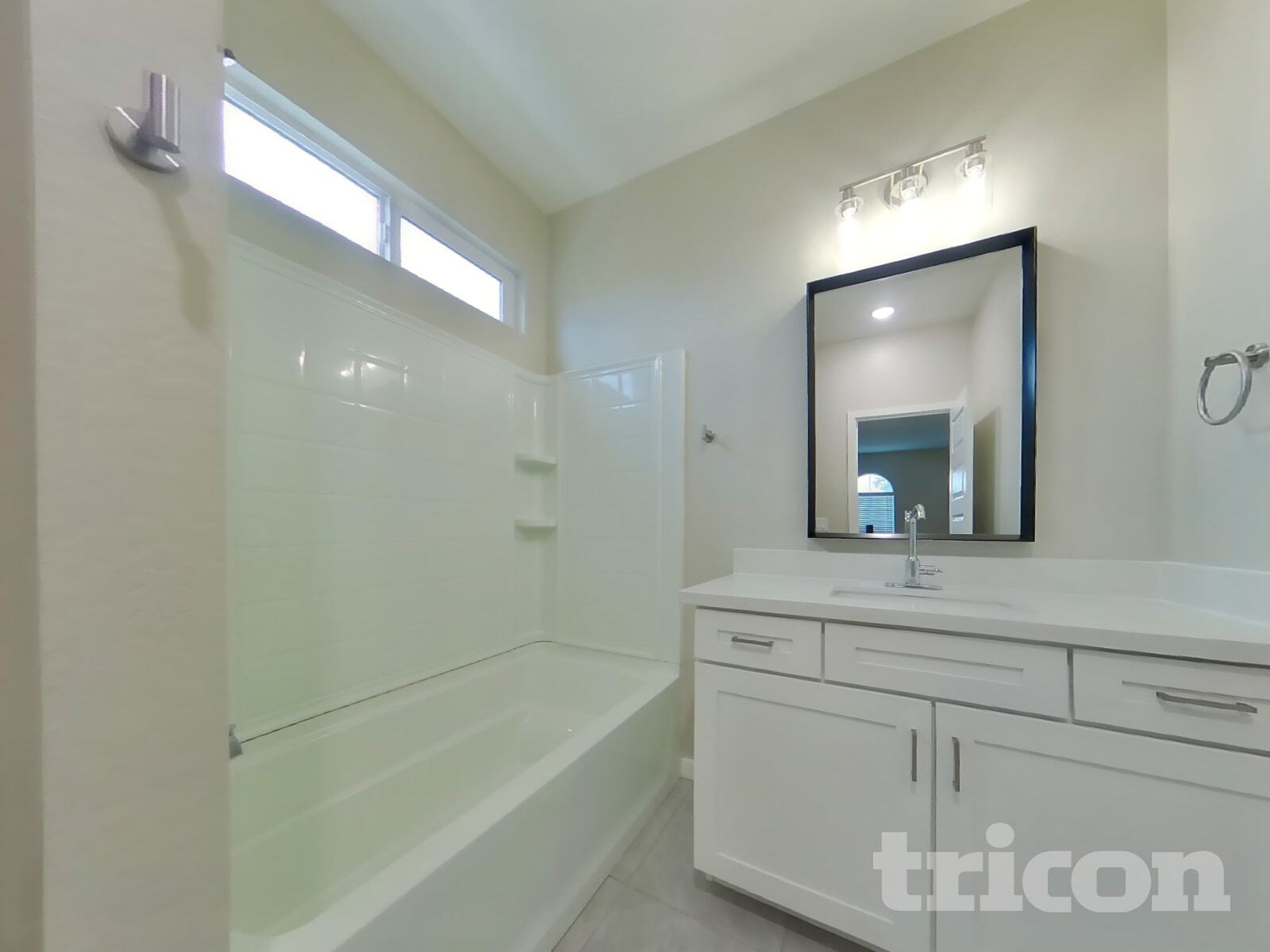 Building Photo - 1349 N Parkcrest