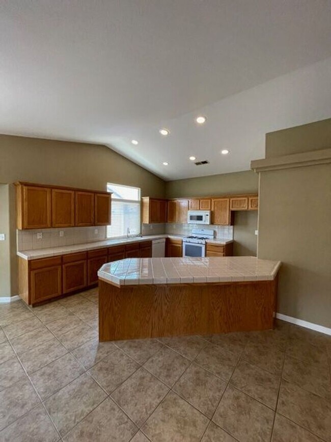 Building Photo - 236 S Argyle Pl