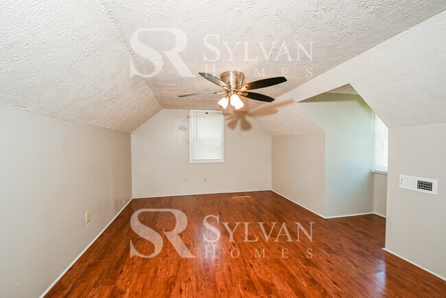 Building Photo - The living is easy in this 4 bedroom, 1.5 bathroom home