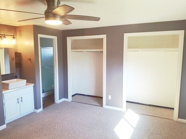 Building Photo - 510 S Phillippi St