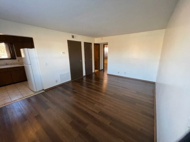 Primary Photo - 909 E 24th Ave