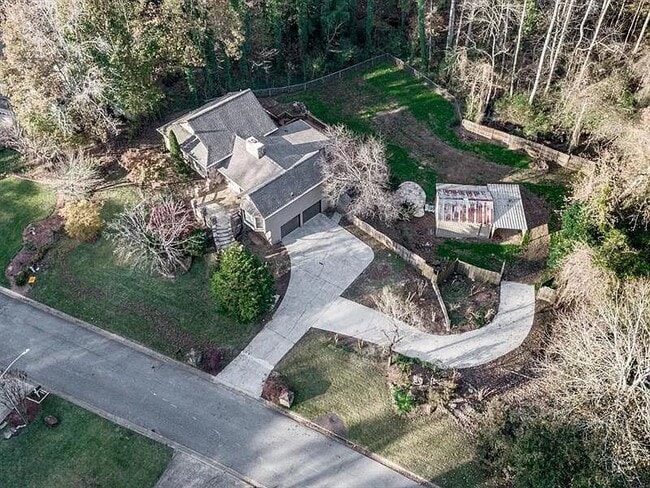 Building Photo - 2189 Chartwell Dr