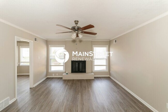 Building Photo - 4 Bedroom Pet-Friendly Home in Memphis, TN with Main Street Renewal