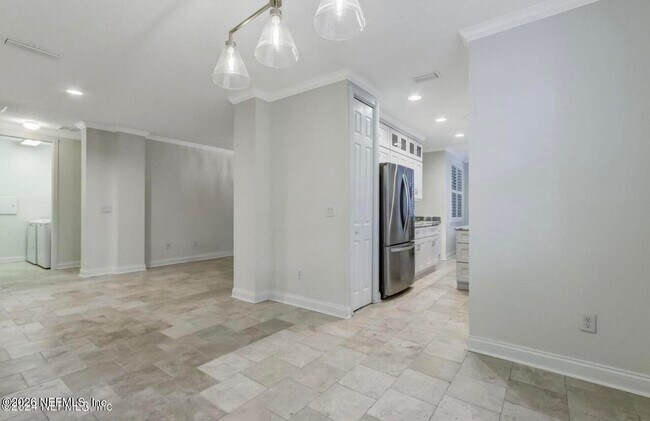 Building Photo - 156 Hidden Palms Ln