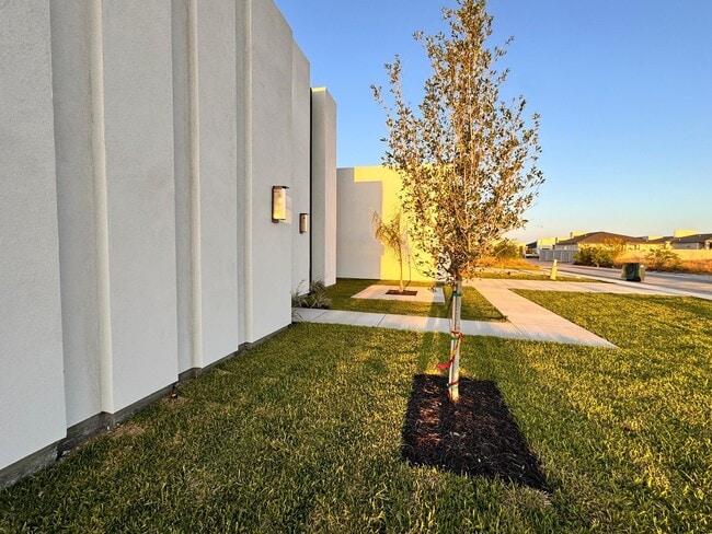 Building Photo - 6702 El Bosal Ln