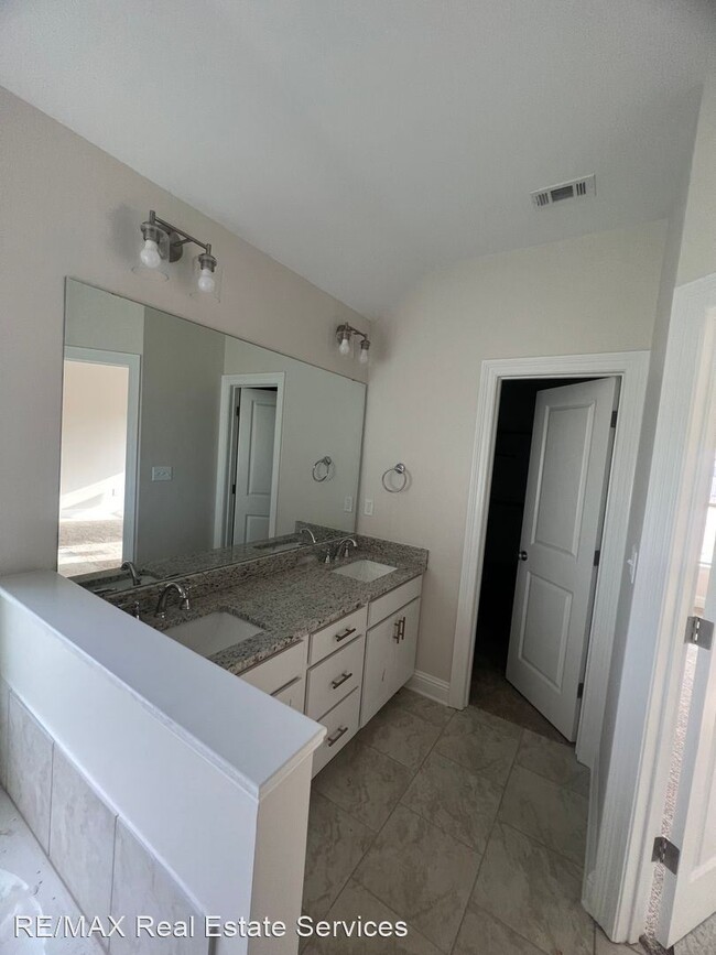 Building Photo - 4 br, 2 bath House - 552 Brunswick Gardens