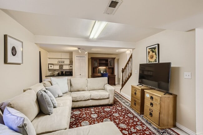 Building Photo - Spacious 4 BDR Longmont Home