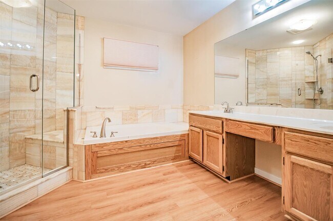 Building Photo - 3309 Lower Lakes Estates Dr