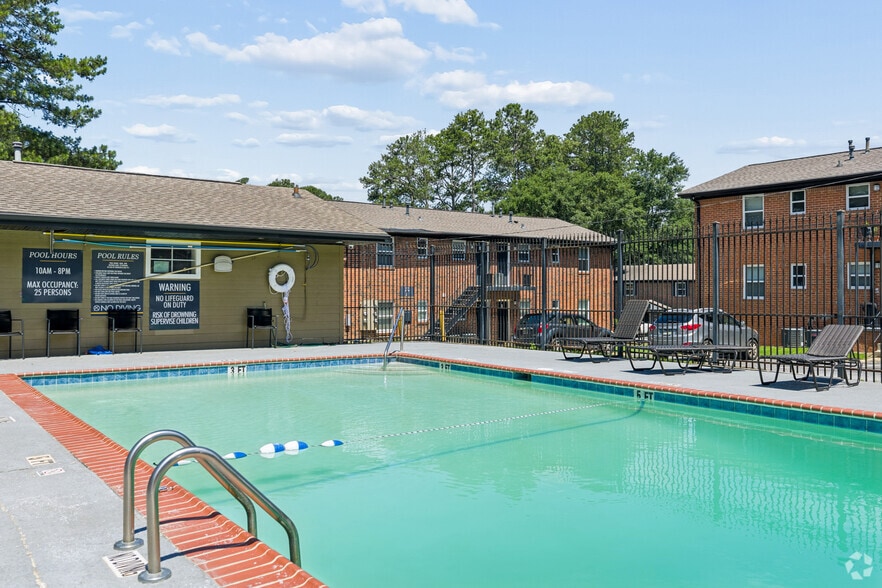 Pool - Westwood Glen