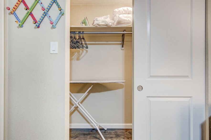 Building Photo - 1363 Pierce St