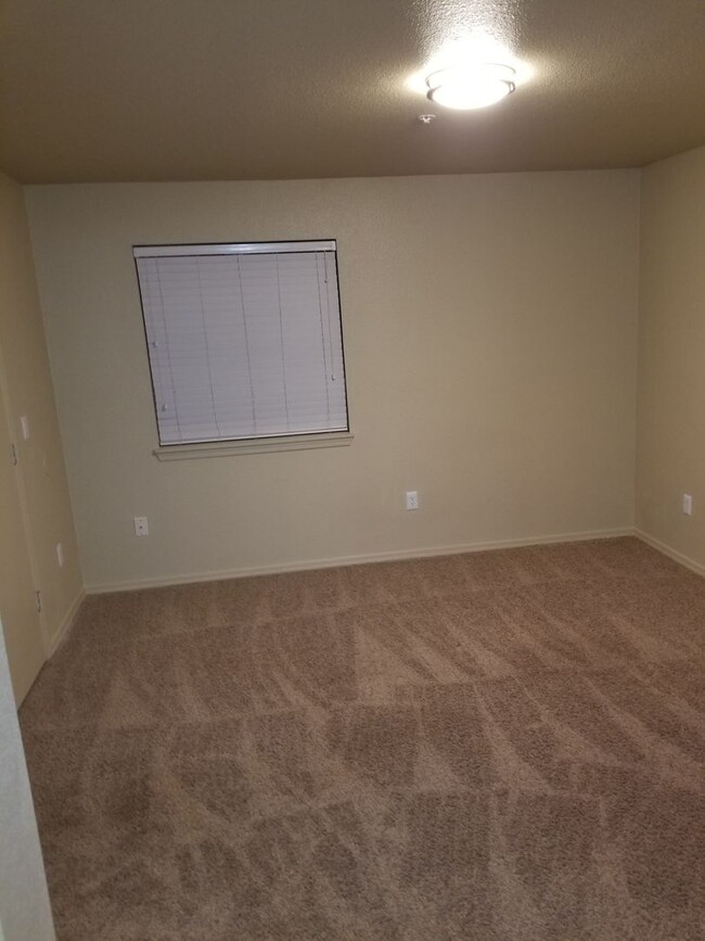Building Photo - Upgraded West-Flagstaff Condo in the Arbor...