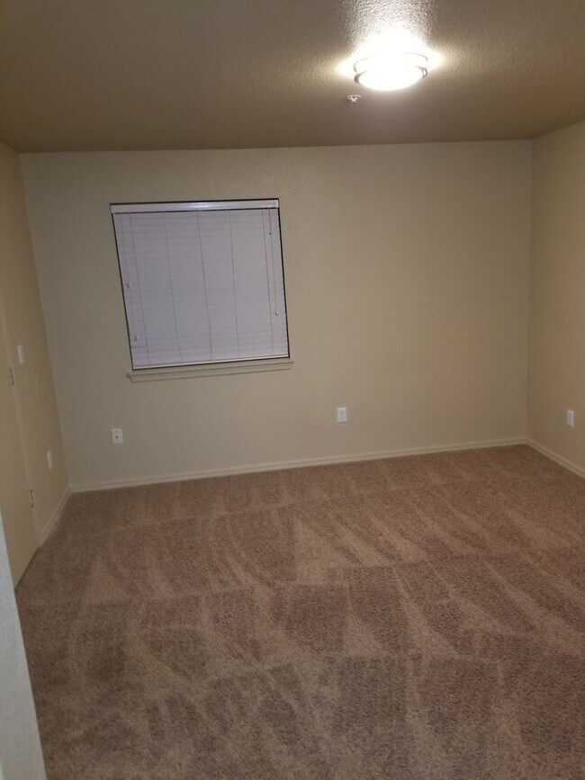 Building Photo - Upgraded West-Flagstaff Condo in the Arbors - 2 Bed, 2 Bath - NO Students & NO Pets! - Avail. NOW!!