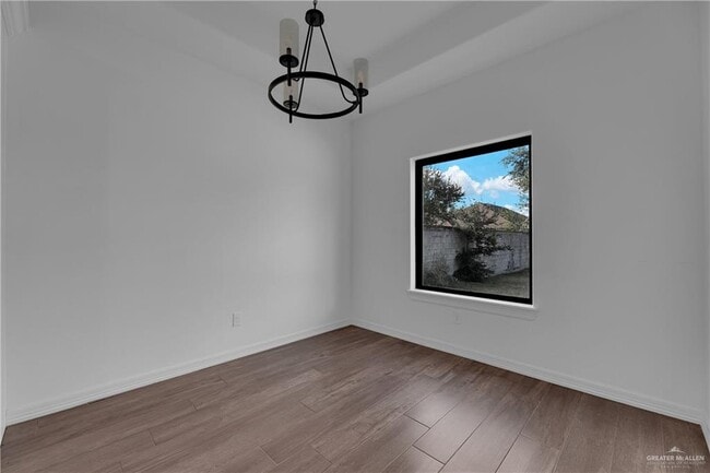 Building Photo - 4000 W Hackberry Ave