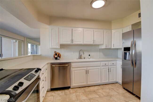 Building Photo - 3111 Bel Air Dr
