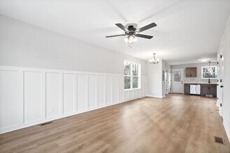 Building Photo - 2 Bedroom Pet Friendly Townhomes For Rent!