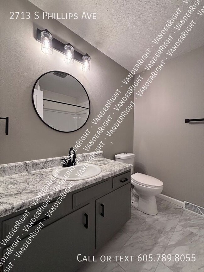 Building Photo - 2713 S Phillips Ave