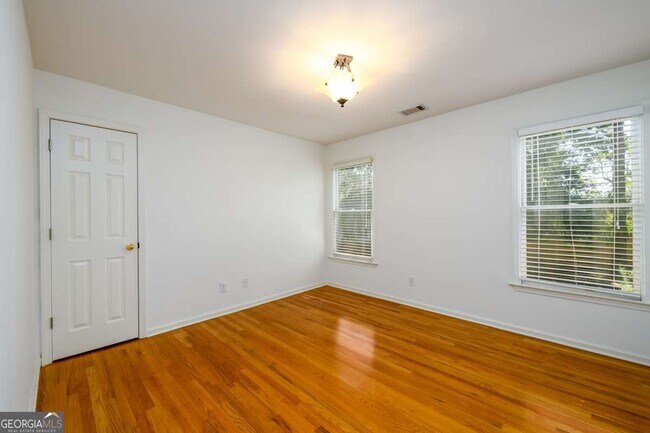 Building Photo - 1560 Oak Park Cove