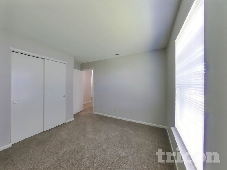 Building Photo - 5753 N Jamestown Dr