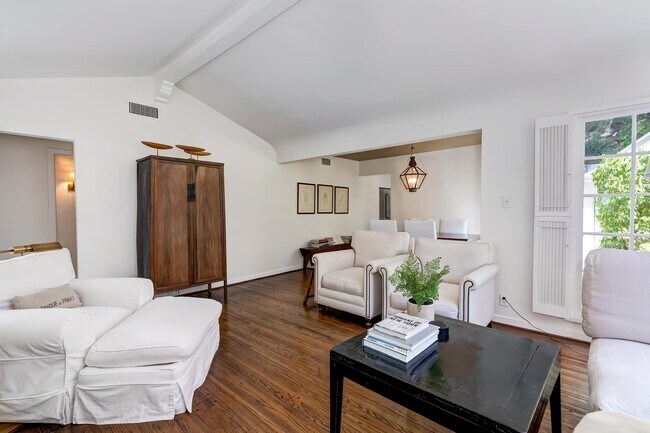 Building Photo - 1448 N Beverly Dr