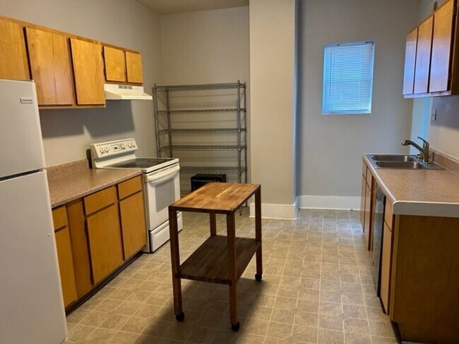 Building Photo - ***4 bedroom, 3 FULL bath Norfolk near ODU and Sentara Norfolk General and NAVSTA.