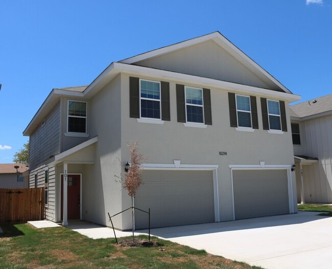 Building Photo - 10214 Lynwood Vlg