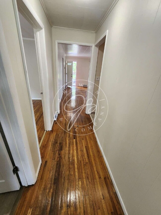 Building Photo - Adorable Updated 3 Bedroom Bungalow Near Downtown & Tony Packo's!