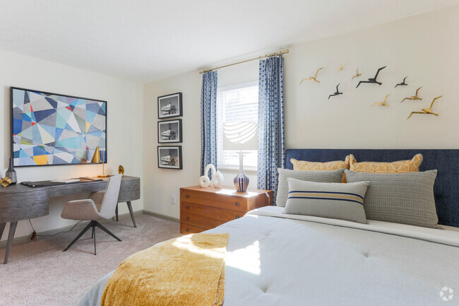 2BR, 2BA - 1,025 SF (Furnished) - The Five @ North Decatur