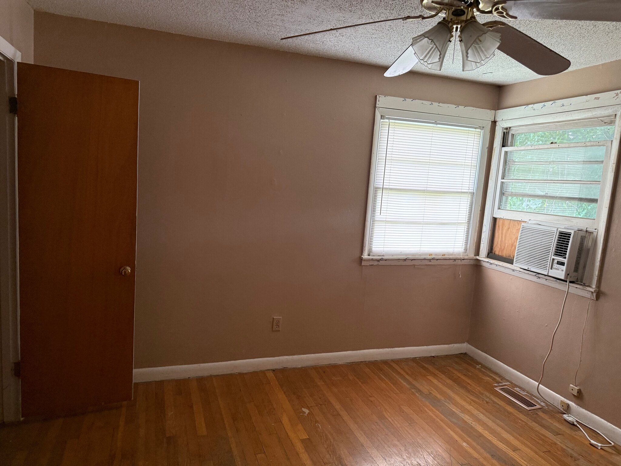 West bedroom. Window unit. - 2410 Forest Home Rd