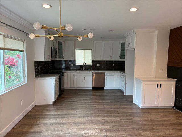 Building Photo - 7459 Ruffner Ave