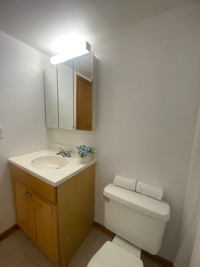 Building Photo - 4600 N Cumberland Ave