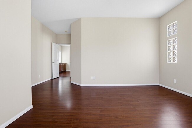 Building Photo - 3 Bedroom Home Available Now!