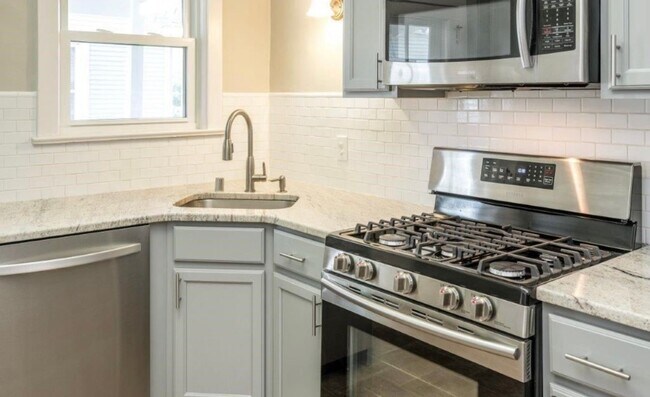 Building Photo - Gorgeous Renovated Highlands Bungalow – Av...